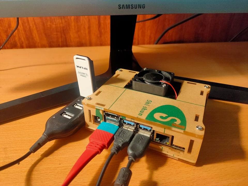 Jetson Nano có vỏ và quạt